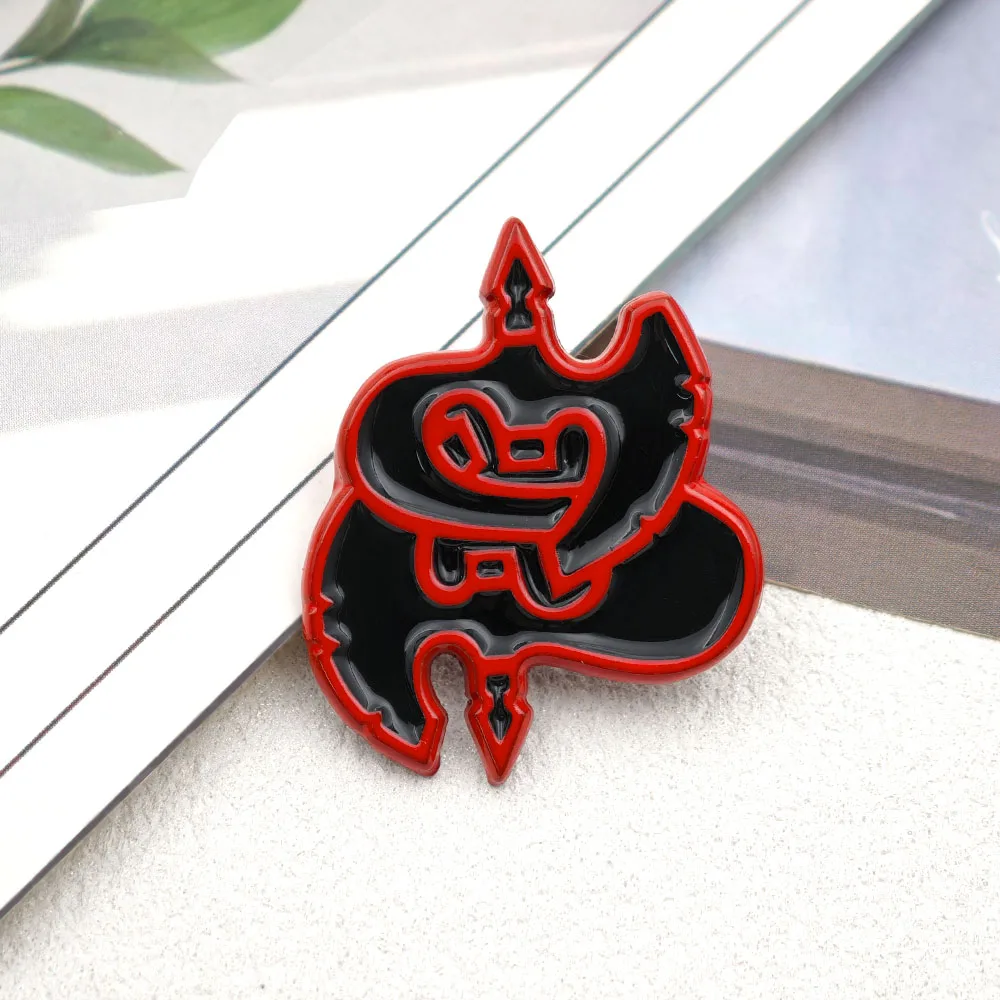 Saxon Band Enamel Pin Heavy Metal Rock Music Badge Vintage Battle Axe Pattern Brooch Red Black Line Lapel Pin Band Fans Gift