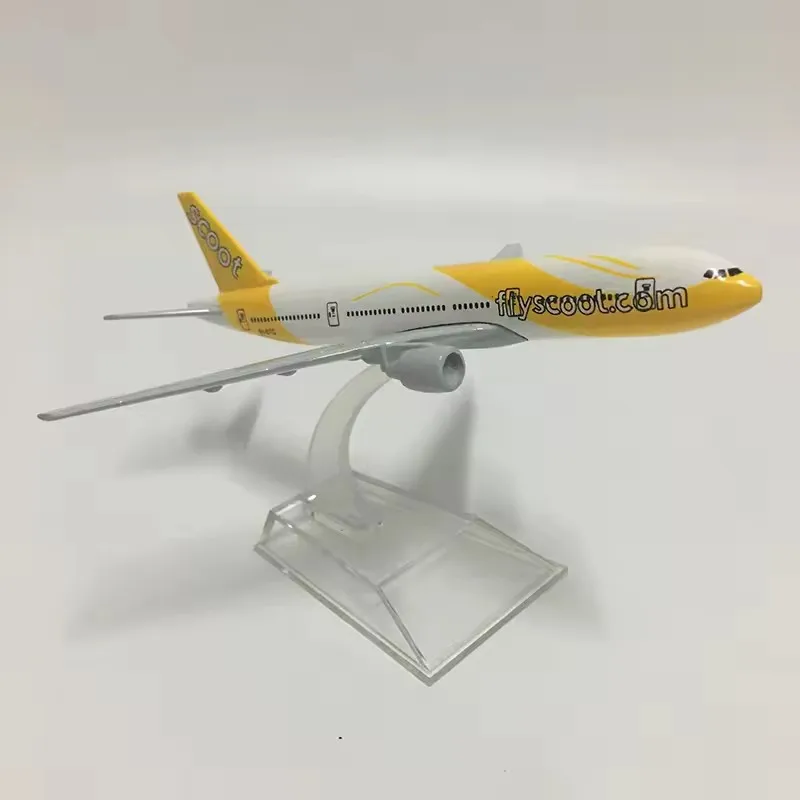 New 16CM B777 SCOOT Airlines Plastic Airplane Model for Collections and Displays Model Plane with Stand for Aviation Enthusiasts