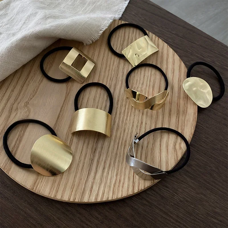 1 Stück koreanische einfache Metall mode elastische Haar bänder geometrische hohle Gold Kopf bedeckung Haars eil Krawatten Frauen Haarschmuck Geschenke