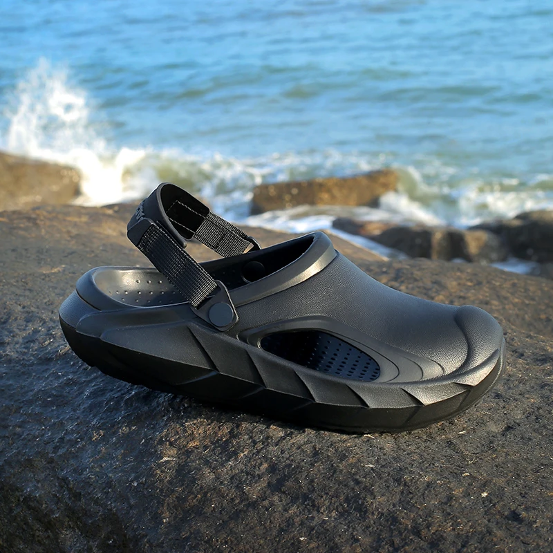 

Summer Outdoor Clogs For Men Beach Sandals EVA Soft Breathable Slippers Slides Men Casual Water Garden Shoes Male Beach Sandals
