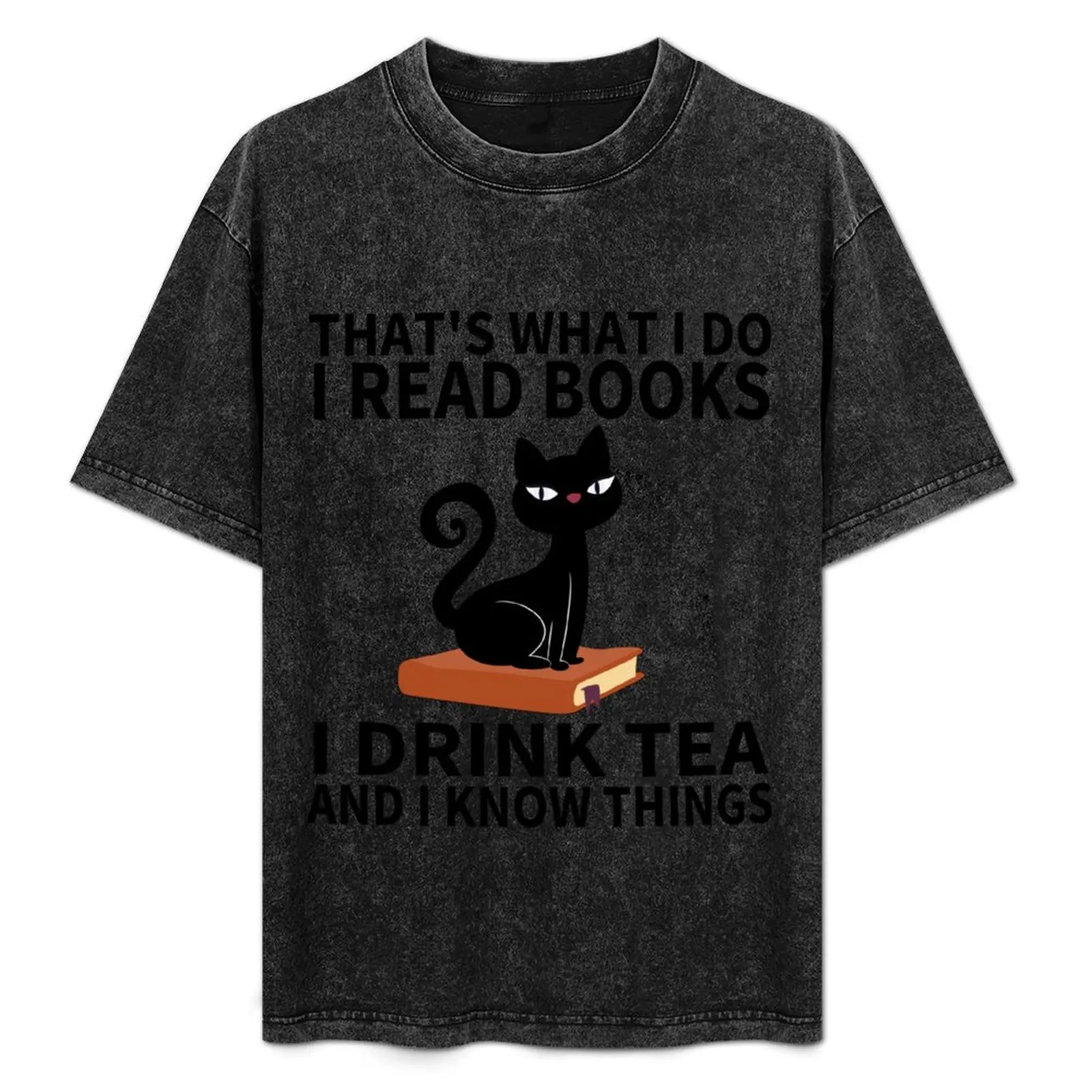 C'est ce que je fais : je lis des livres, je bois du thé et je sais des choses. C'est un cadeau amusant. T-shirt Cool Dry Performance.