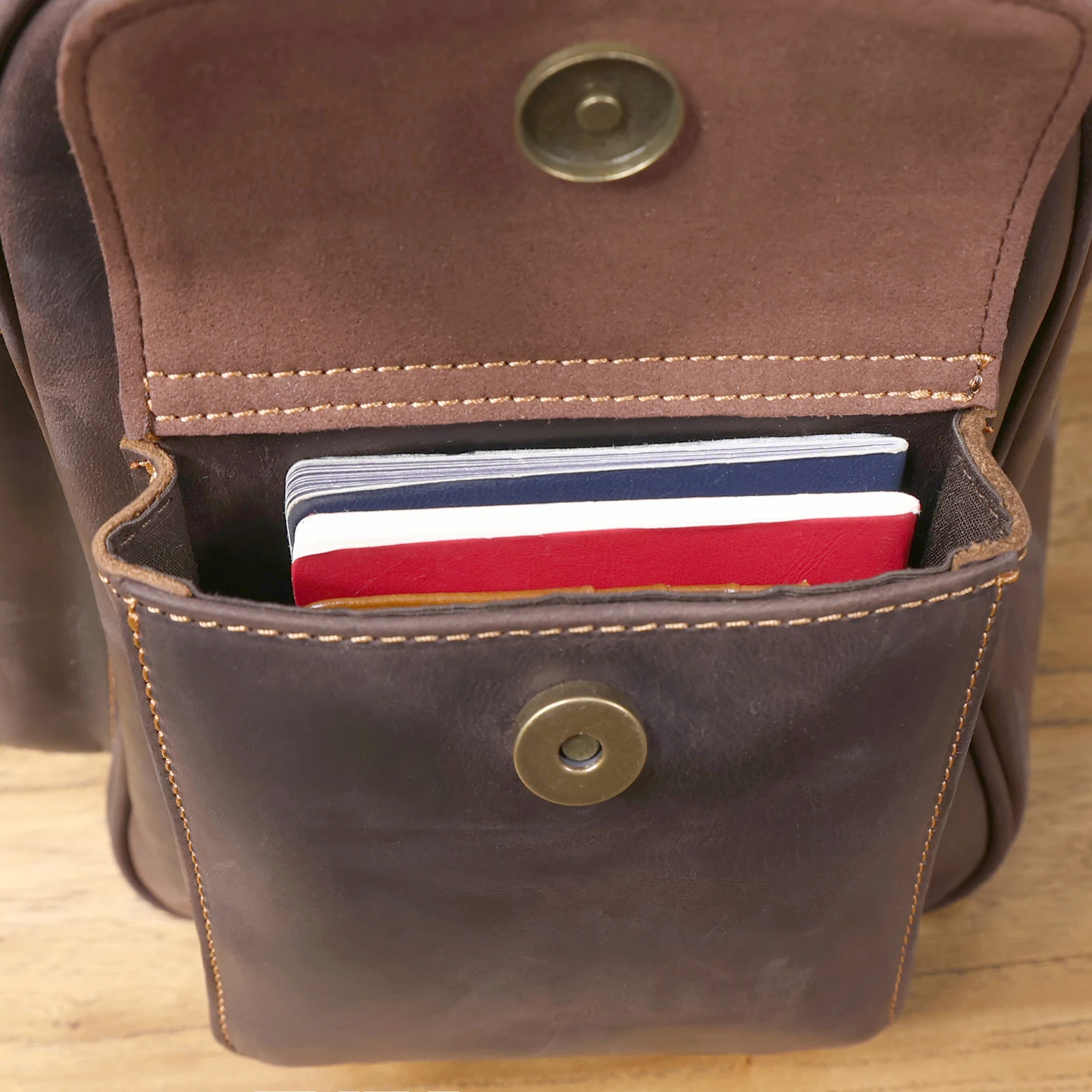 S.WORKER Große Kapazität Echtleder Vintage Rindsleder Reisetasche Weekender Herren Reisetasche Sporttasche Retro-Stil – Detail 15