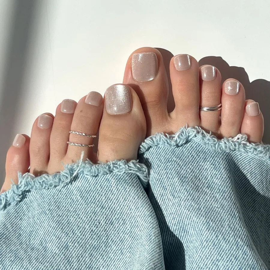 

Нажмите на ногти для женщин. Блестящие телесные нейтральные накладные ногти с бархатной отделкой. Идеально подходят для повседневного ношения. Специальные мероприятия и B.