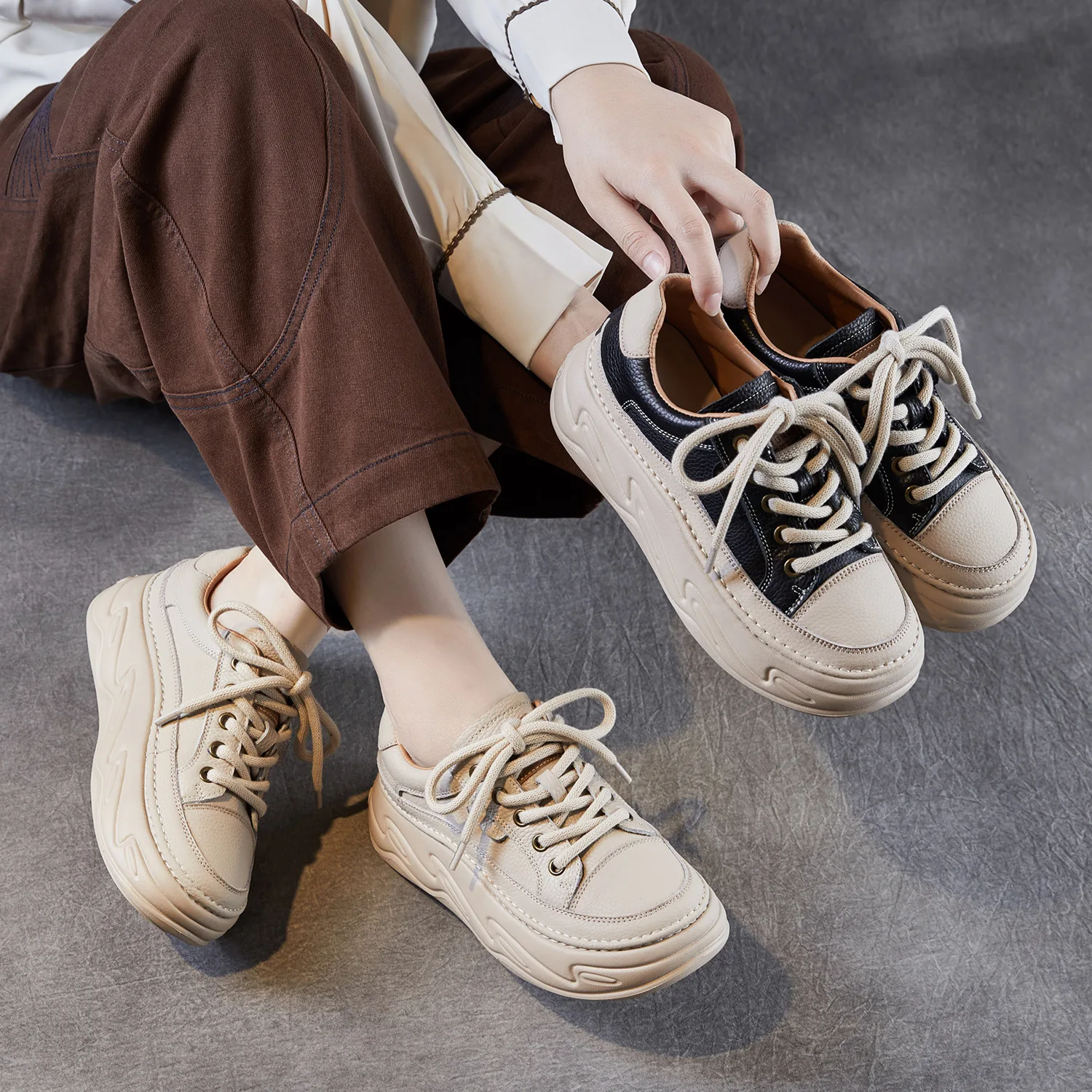 Board shoes 2026 spring and autumn thick soled height increasing bread shoes women's board shoes lace up casual sneakers