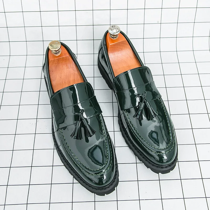 

Размер 38–47, роскошные модельные туфли, лоферы для мужчин, глянцевая лакированная кожа с кисточками, повседневная деловая кожаная обувь без шнуровки