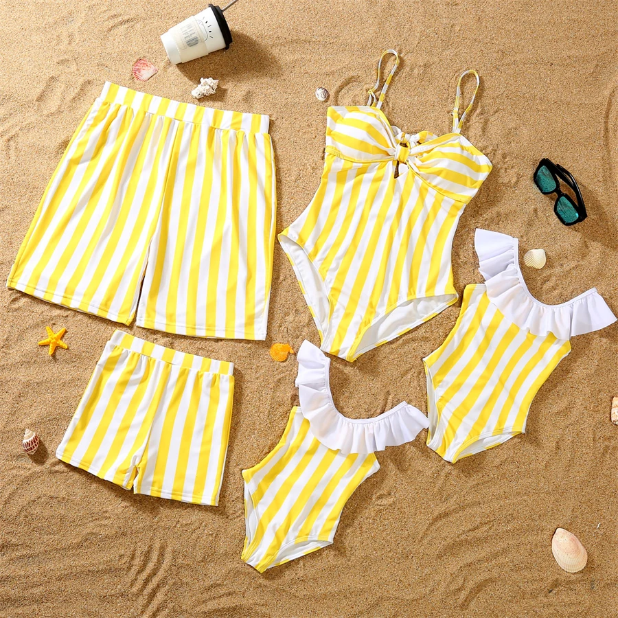 

2024 Striped Family Matching Swimsuits Mother Daughter Swimwear Mommy and Me Bikini Dresses Clothes Father Son Swimming Shorts