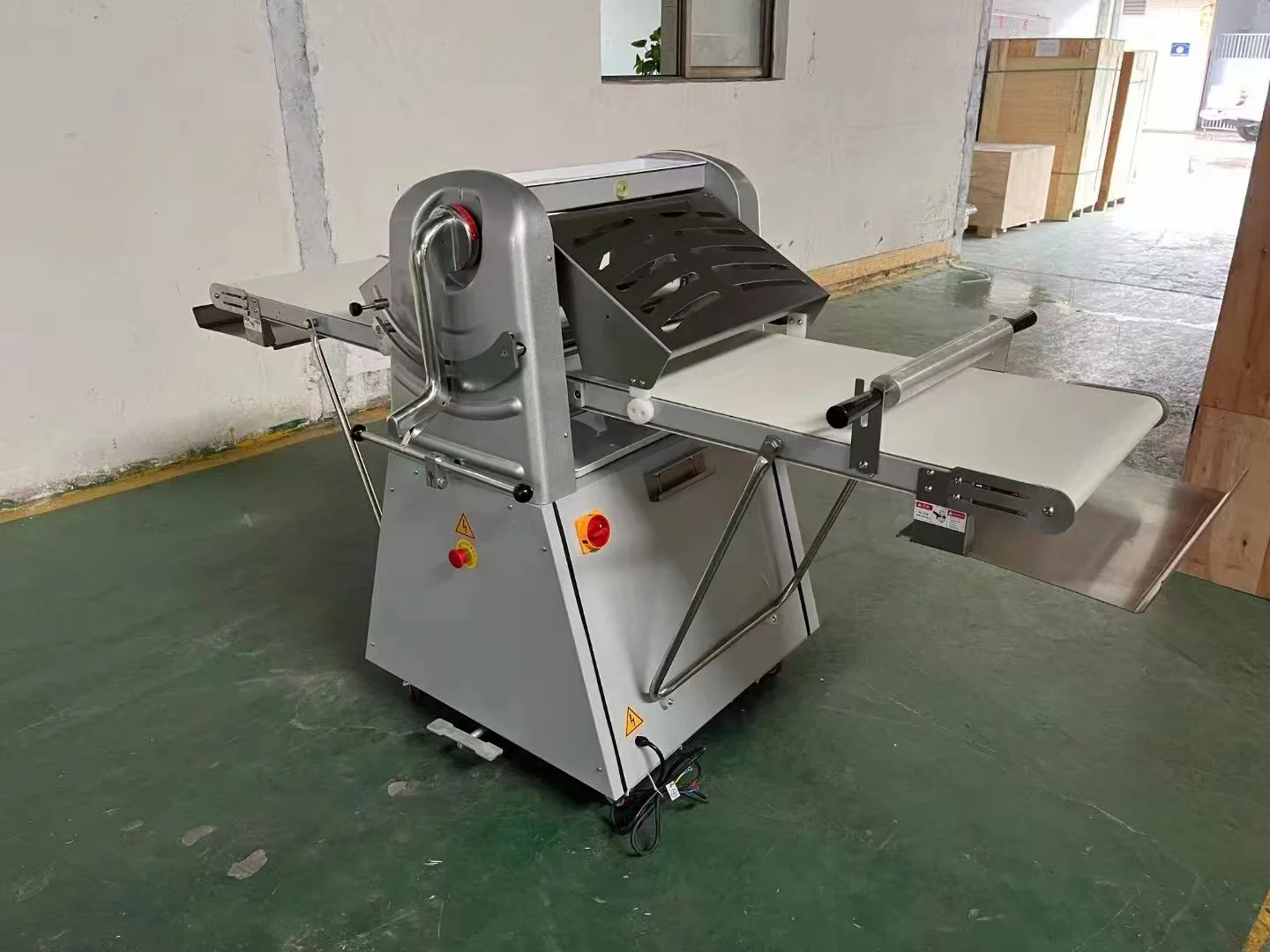 Design Commercial European Style Dough Sheeter BDQ-520E  Croissant Pizza Bread Dough Sheeter Machines For Bakery