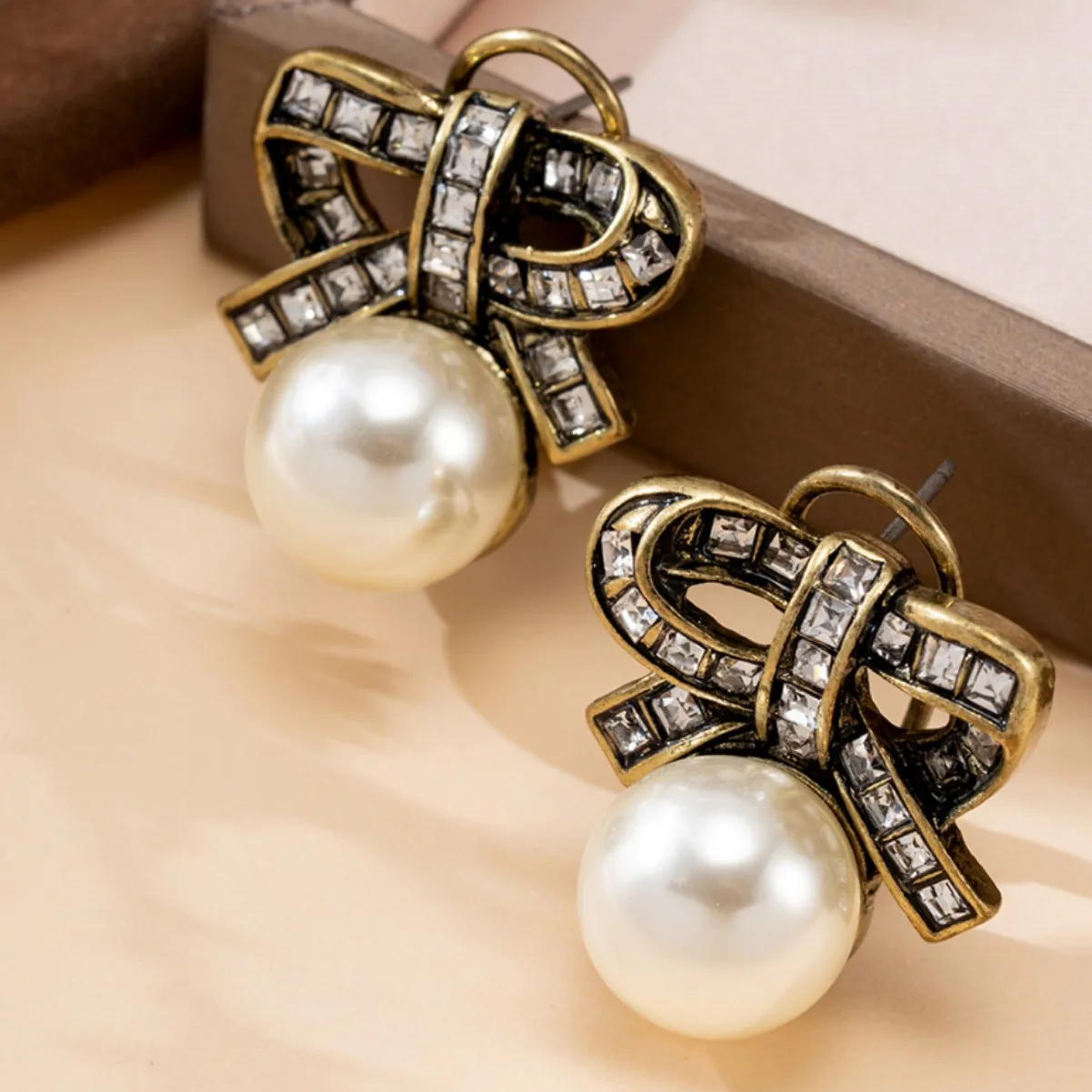 

elegant fashion bow pearl stud earrings women's sweet temperament серьги earrings