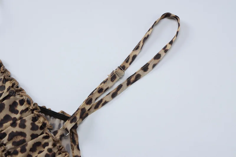 Conjunto estampado leopardo de 2 peças para mulheres, babados, tops sexy, shorts de cintura baixa, férias de verão, roupas de praia