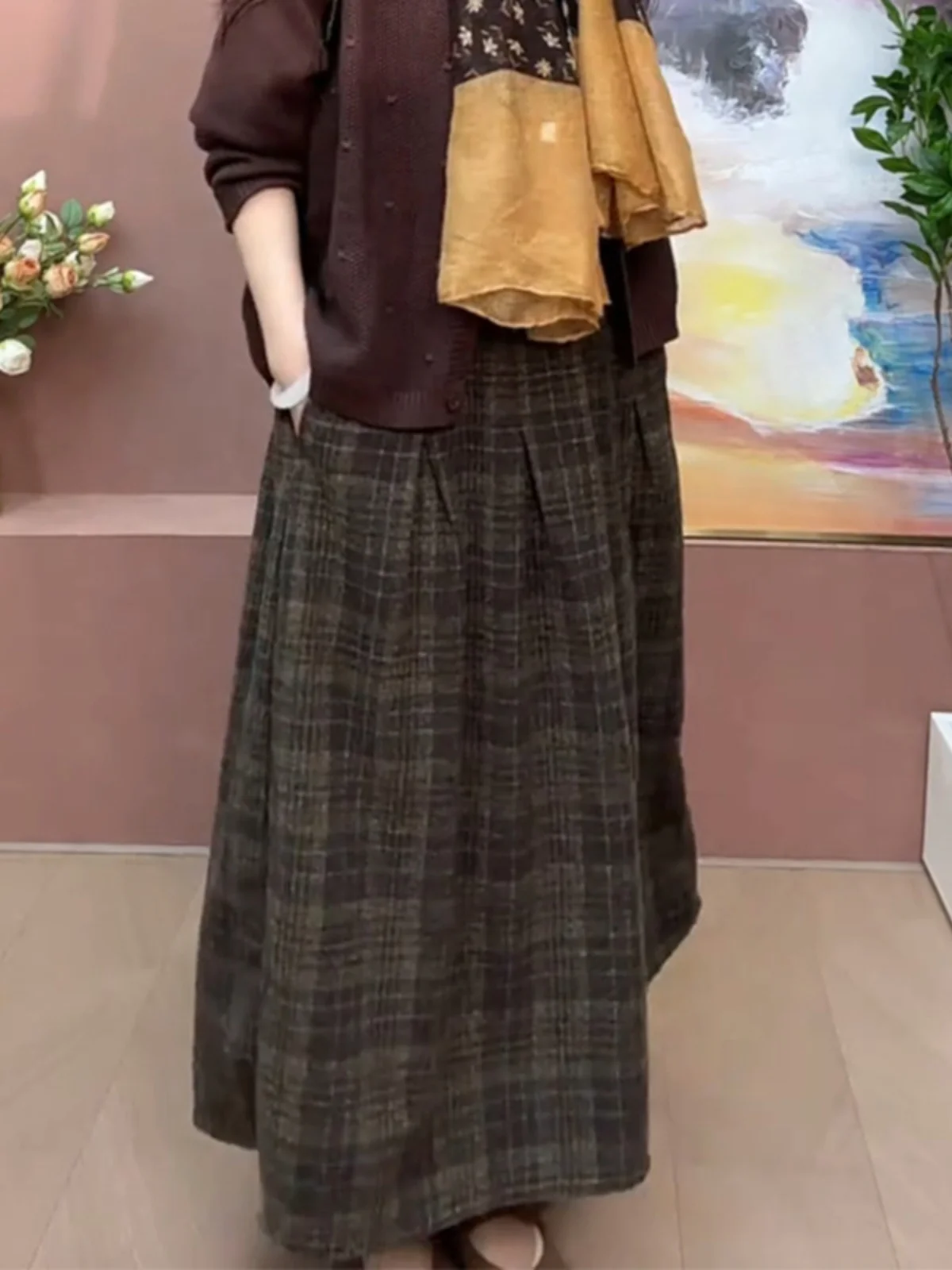 Spódnica midi w kratę z elastyczną talią, vintage, z wysokim stanem, o kroju litery A, wyszczuplająca, do pracy, dla figury typu gruszka.