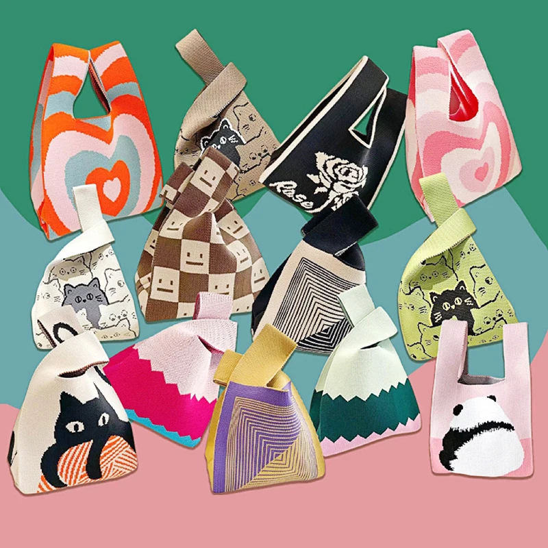 Женская сумка на запястье с узлом