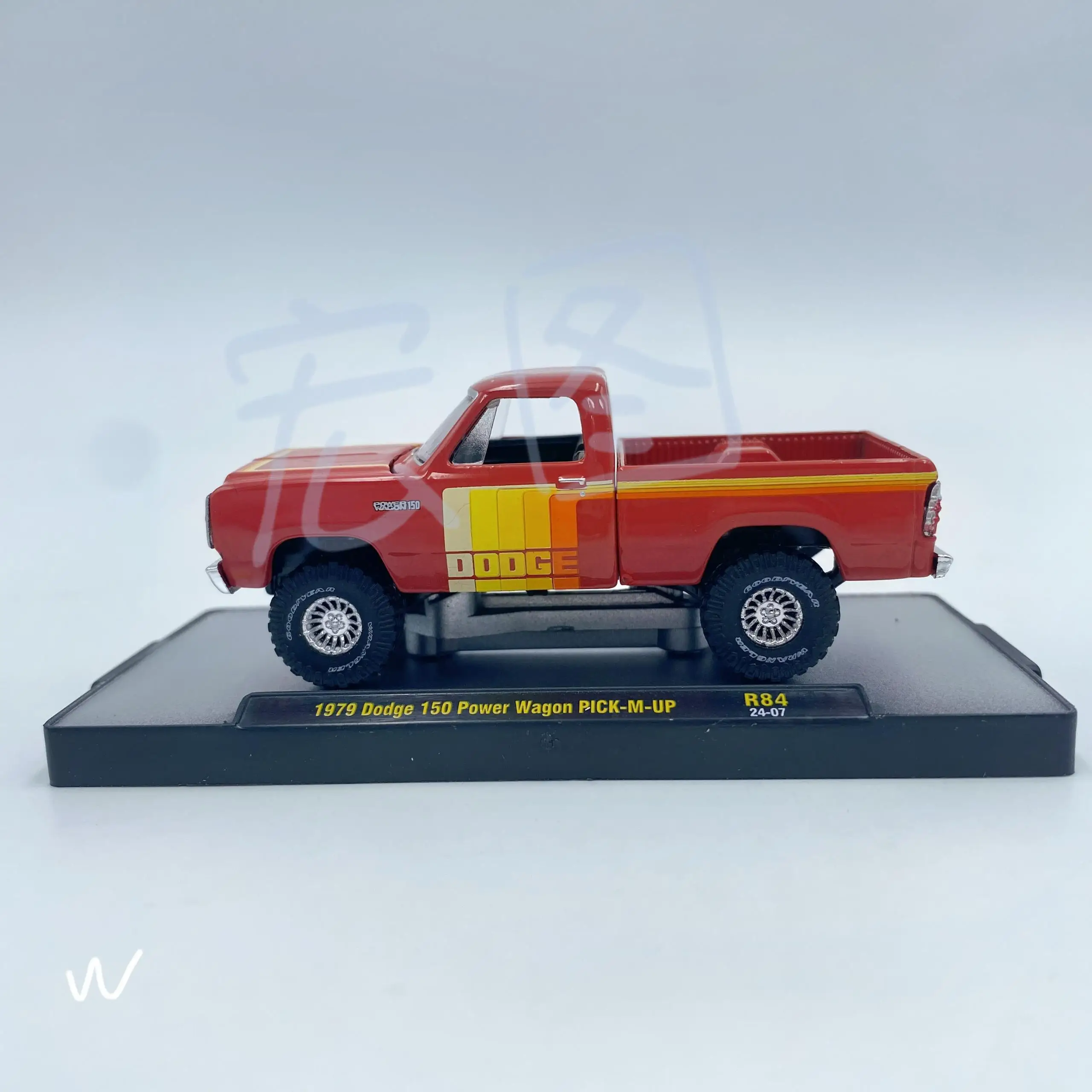 M2 Machines1/64 1979 dodge 150 Power Wagon PICK-M-UP Car model toy