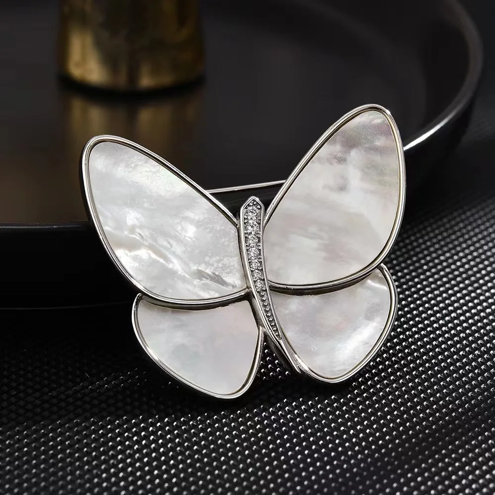 High-end fashion atmosphere long princess with luxury corsages Break cocoon into butterfly natural Fritillary butterfly brooch