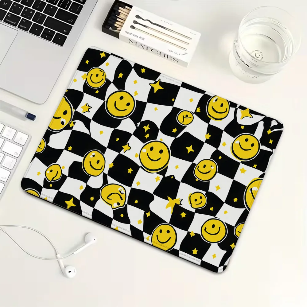 Smiling face checkered pattern Small Mouse Pad Rubber Gaming Mouse Pad Mechanical Keyboard Mat PC Gaming Accessories PC Desk Pad