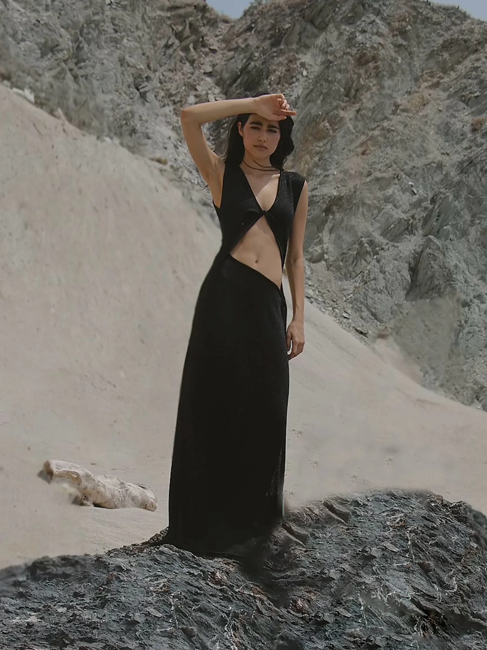 2025 Nuovo sexy maglia tagliata con scollo a V abiti da festa per le vacanze da donna elegante tinta unita scintillante senza maniche abito lungo da spiaggia C116