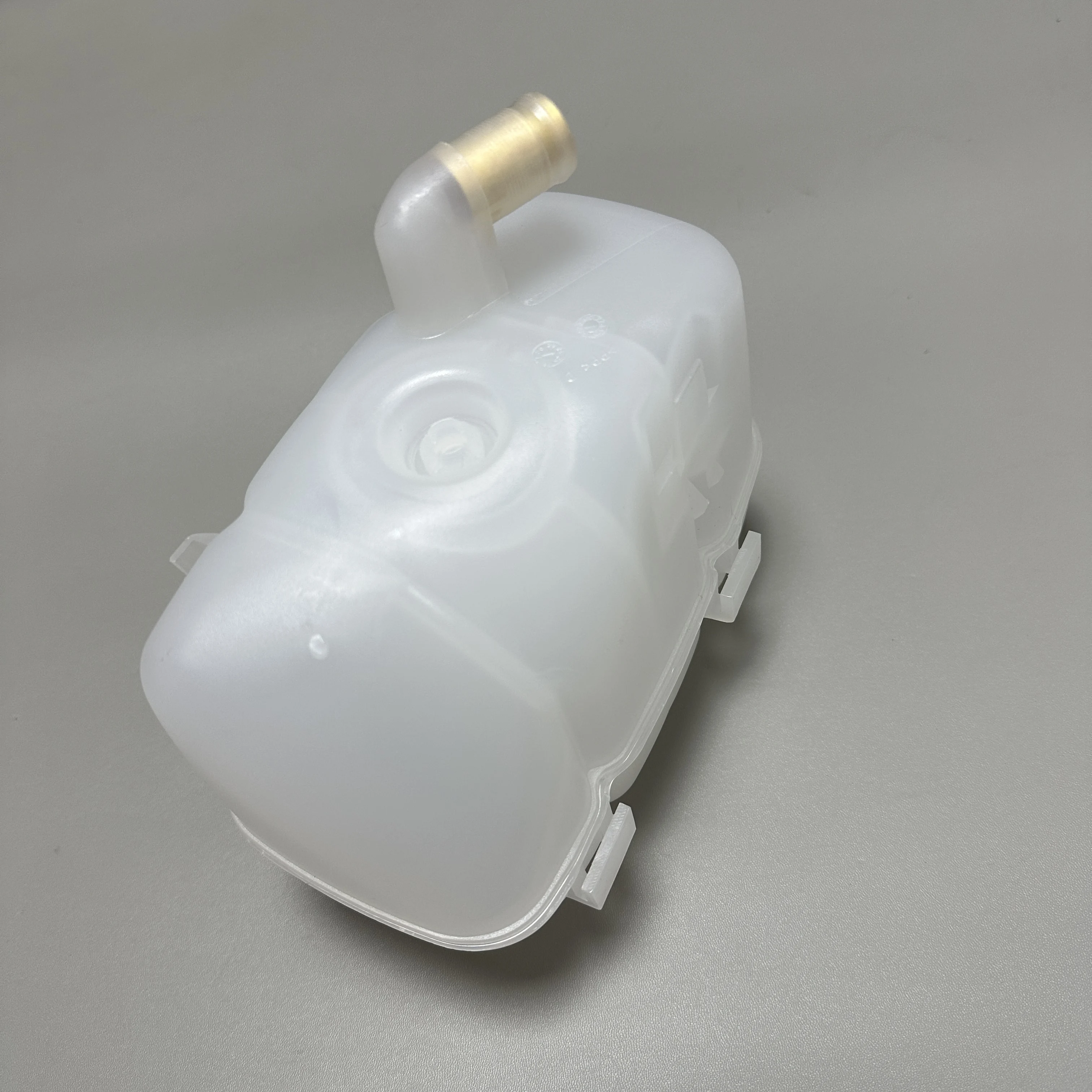 30760100 engine water tank auxiliary kettle antifreeze water tank for VOLVO XC90 S80 V70 S60