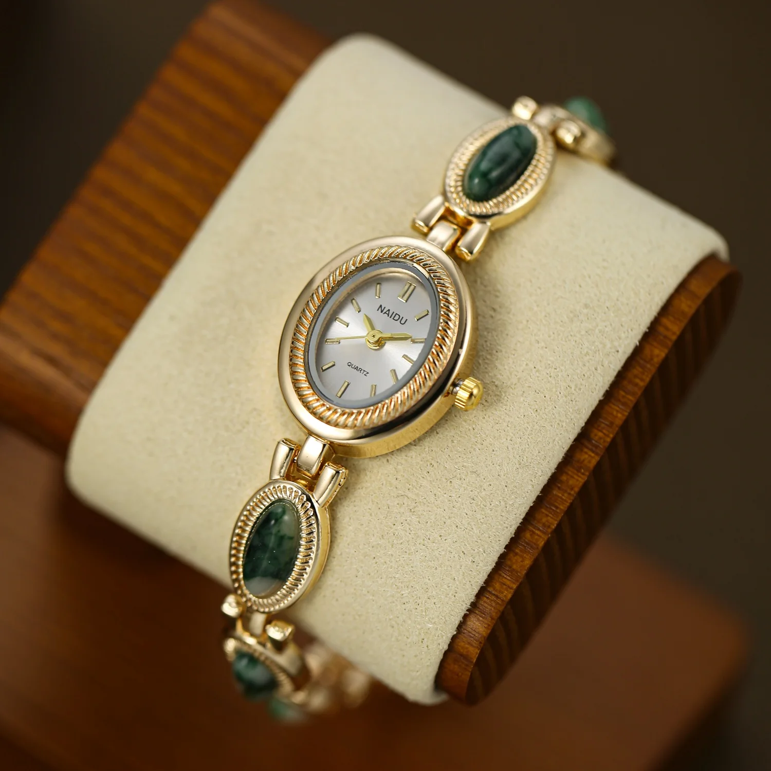 

Green Women's Artificial Stone Inlaid Strap Watch Retro Oval Dial Quartz Watches Original Gold Bracelet Wristwatch Relógio