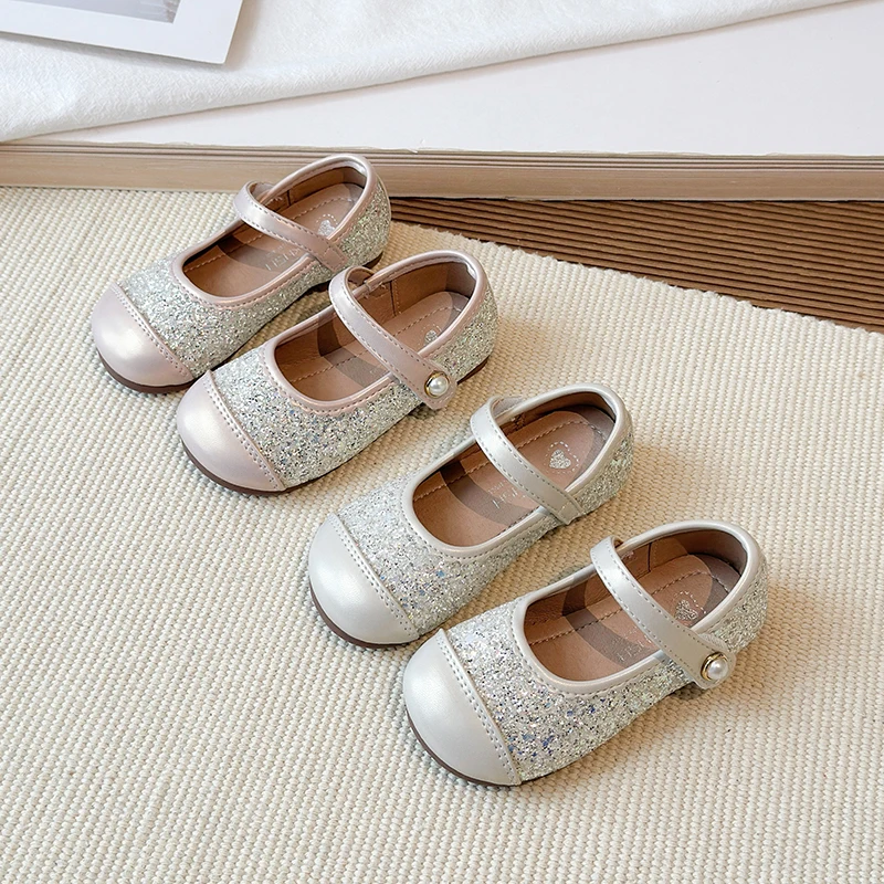 

Girls Princess Shoes Soft Sole Anti-slip 2025 New Kids Flat Shoes Shiny Sequins Ins Trendy Girls Leather Shoes Round Toes Sweet