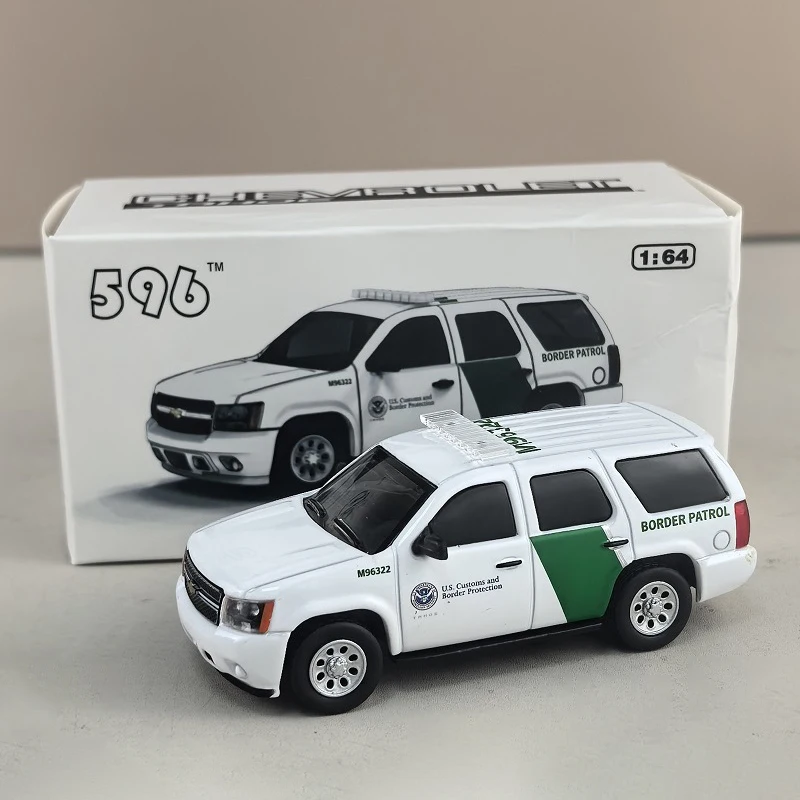 

596 1:64 Tahoe SUV Американский бордюрный патруль Полицейский легкосплавный автомобиль Литье под давлением и игрушечный транспорт Модель автомобиля Миниатюрная масштабная модель автомобиля для детей