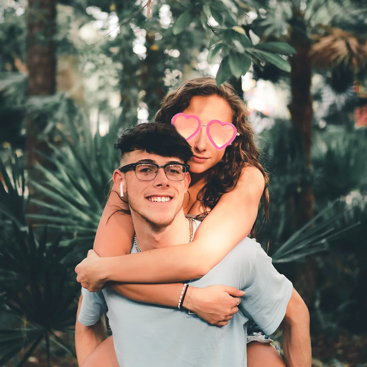 

Heart-Shaped Sunglasses Carmine Rose Lightweight Sturdy Valentine's Day Party Eyewear Novelty Dancing Prop Gift Fashion