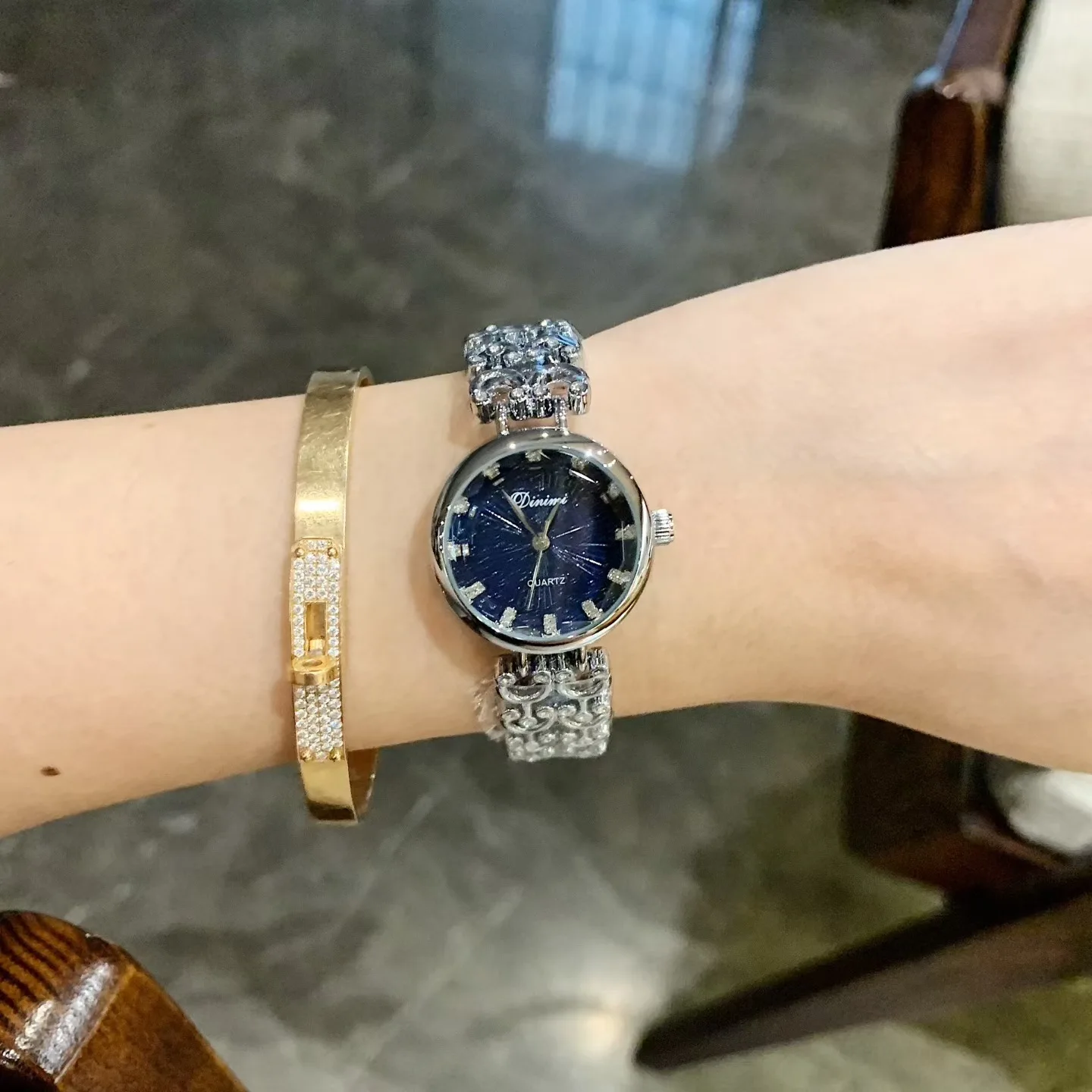 ساعة سوار أنيقة وعالية الجودة بحزام هيكلي؛ تصميم فاخر هدية مثالية للنساء. مجوهرات نسائية. #3