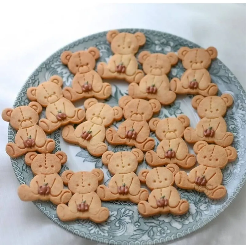 Cartoon Bear Cookie Cutter and Fondant Embosser 3D Cute Animal Little Bear Shaped Biscuit Cutting Mold DIY Cake Baking Supplies