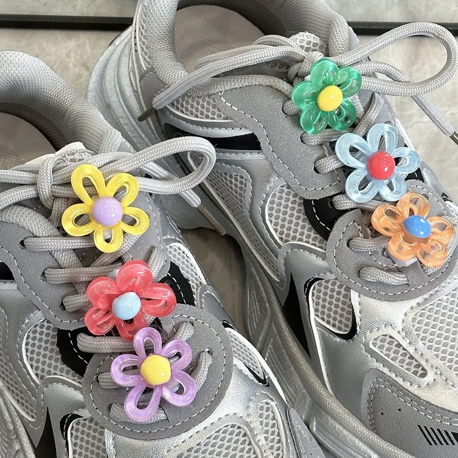 1 PC Irregular Hollow Flowers Shoes Buckle Ornaments Men Women Personality DE Training Shoes Decorative Shoelaces Accessories