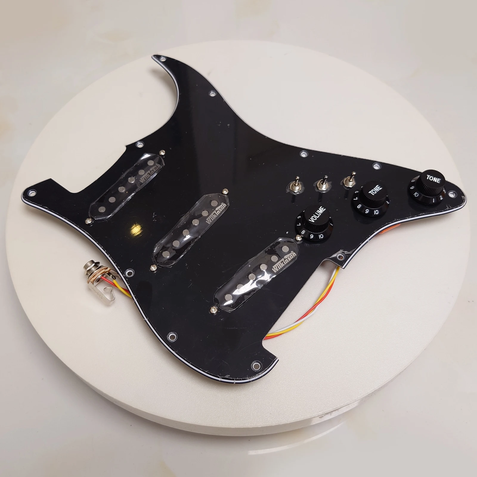 

SSS Guitar Prewired Loaded Pickguard with Coil Splitting Single Coil Pickups Set for ST Electric Guitars Replacement Parts
