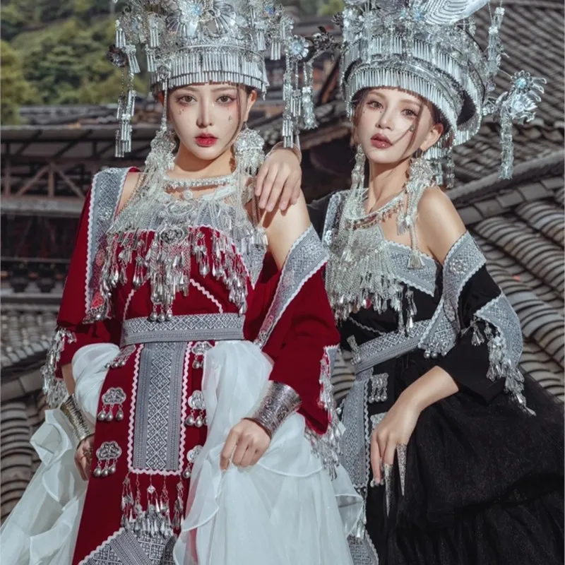 Abito etnico femminile coda vento lunga foto di matrimonio Miao abbigliamento del villaggio