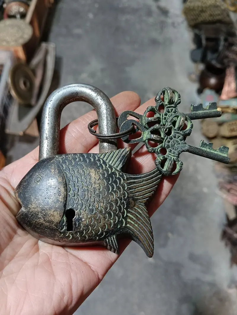 

Ancient Bronze Home Garden Lock With Two Key Fish Shaped Protection Tool Very Rare Collection Can Be Use