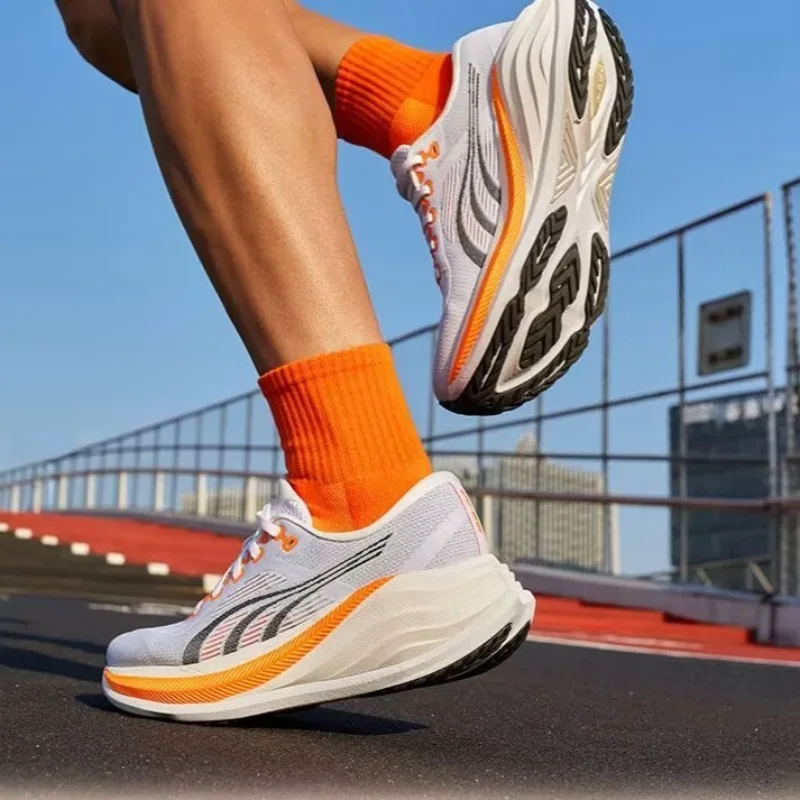 Luxury Brand Running Shoe Couples Comfortable Walking Shoes Mesh Breathable Carbon Plat Sport Shoes Hard-Wearing Training Shoes view 2