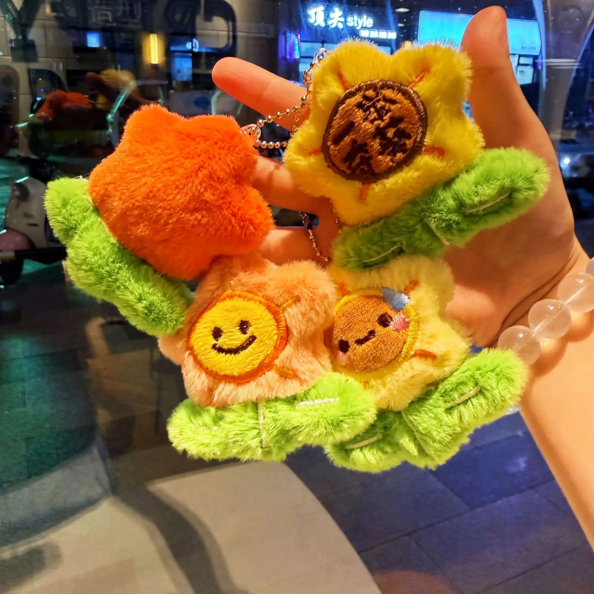 

Cute Plush Sunflower Keychain Pendant, Cartoon Key Ring, Bag Charm, Clothing Accessories & Gift Ornament