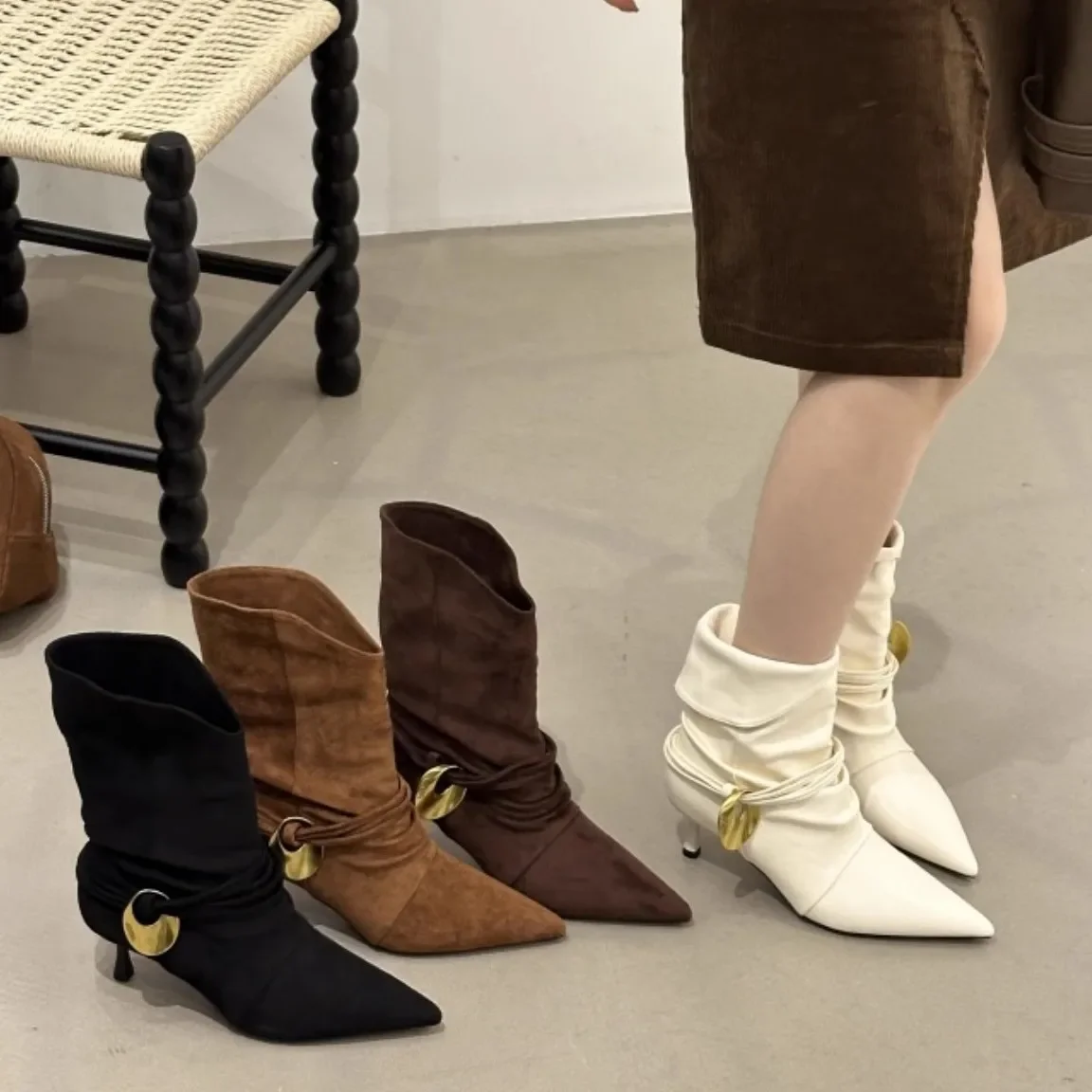 Vintage Metal Buckle Thin Folio Boots Fashion Pointed Toe Cow Suede Padded Foot Non-Slip Shorthole Stack Boots