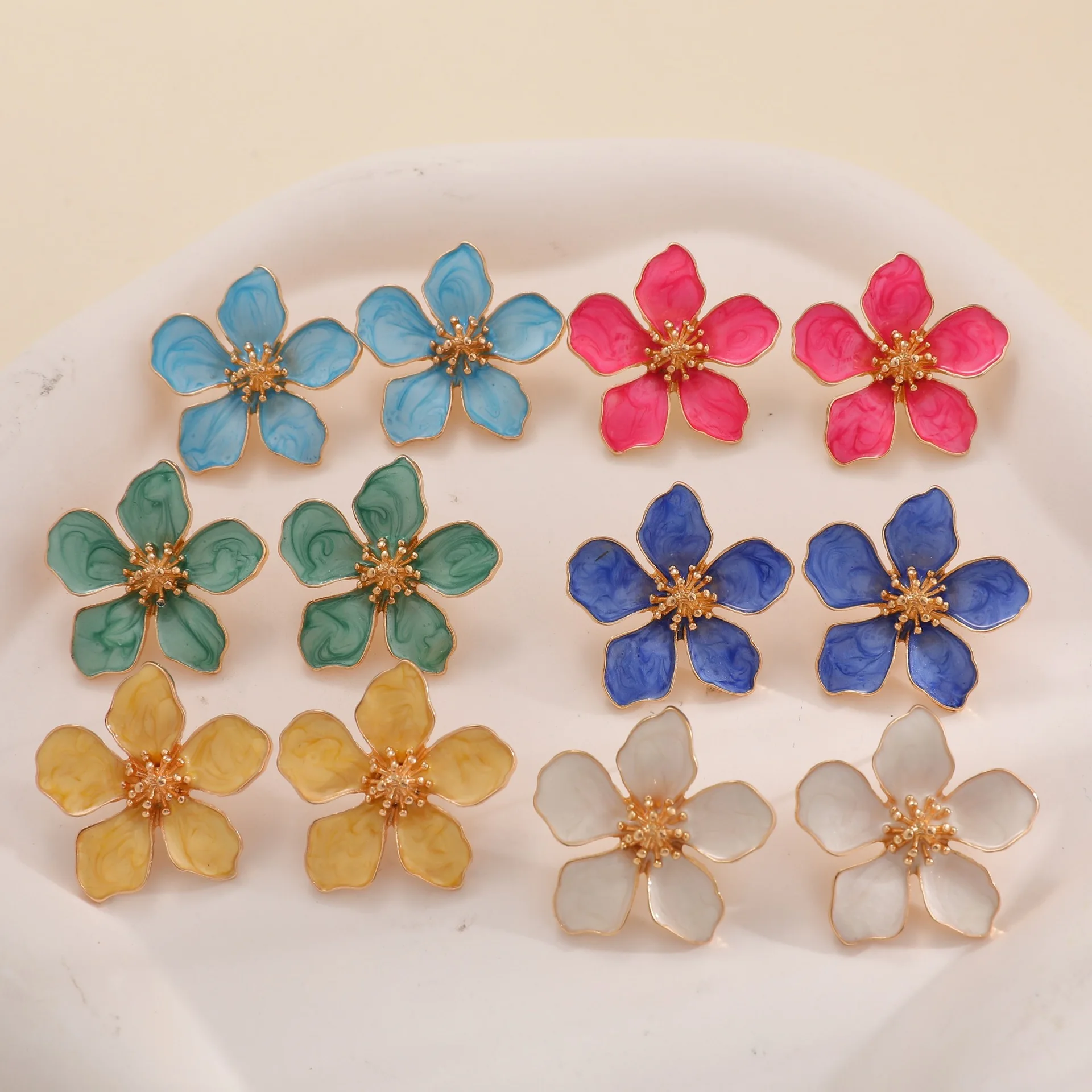 Oil painting style heart-shaped flower pearl earrings, fashionable temperament drip oil earrings, sweet and fresh earrings