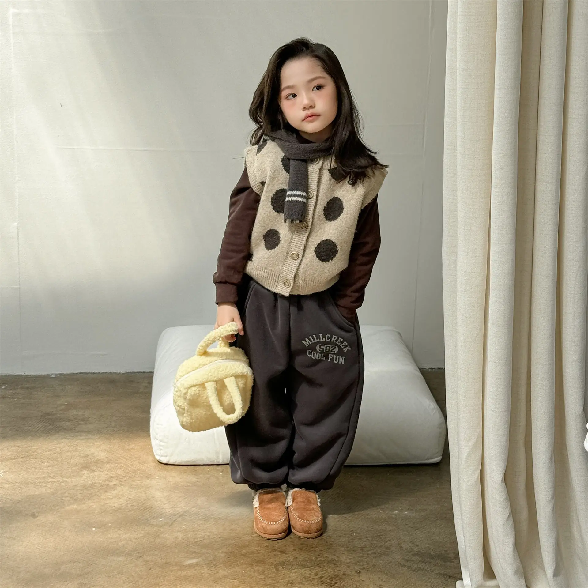 

Детские флисовые повседневные штаны, осень-зима 2024, корейские бархатные спортивные штаны для мальчиков, теплые брюки для маленьких девочек, детская одежда