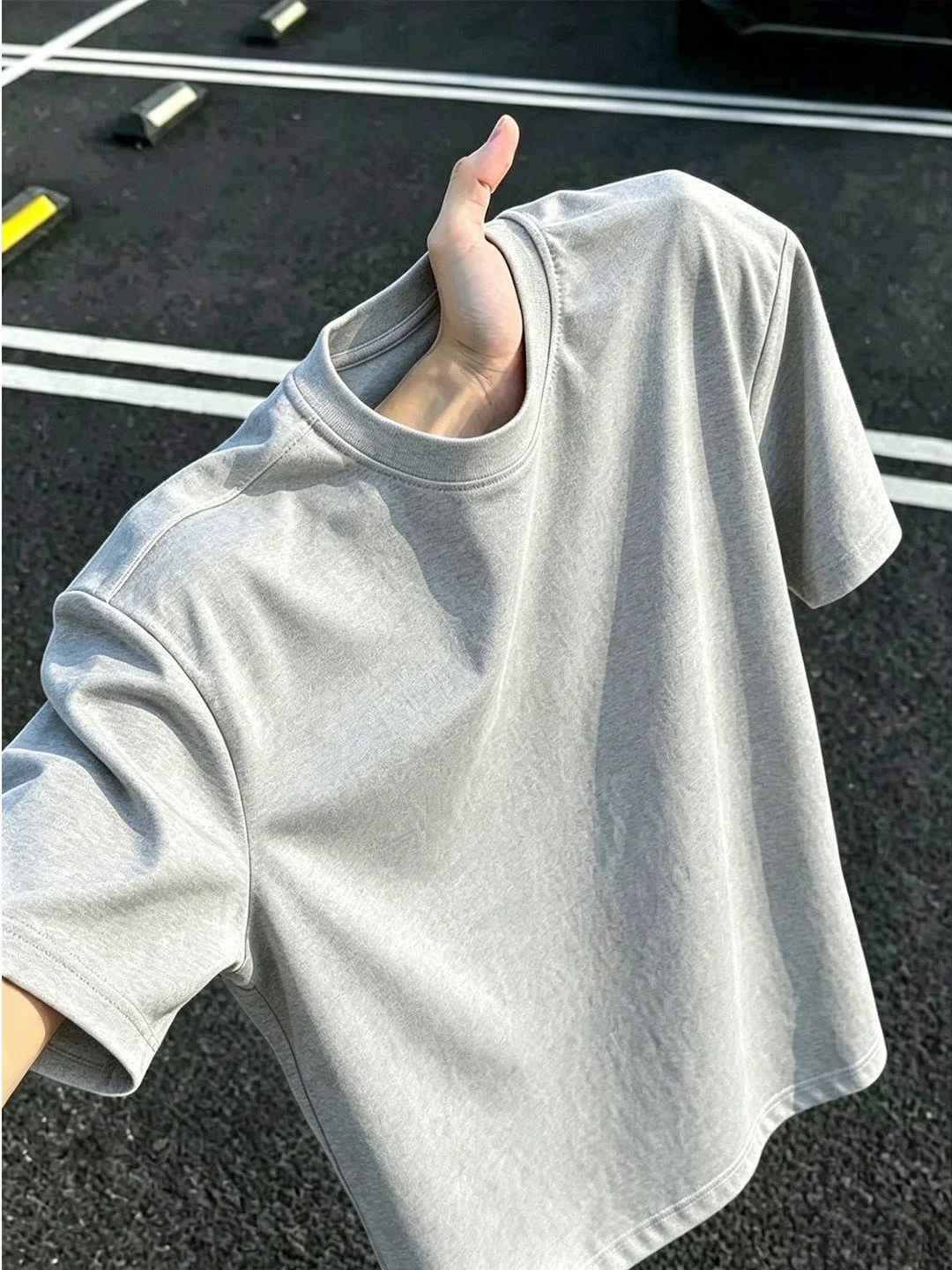 Solid color short-sleeved shirt,perfect for summer wear, versatile style, simple and breathable, suitable for various occasions.