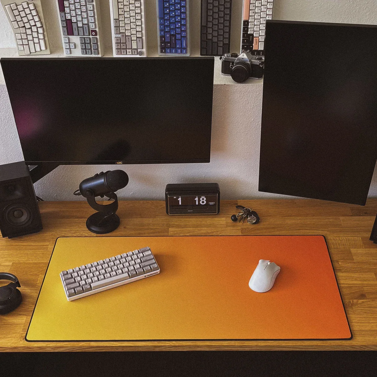 

Spectrum Flow desk mat: Triple Gradient Transitions Sunset, Sky & Earth Tones - Infusing Your Desk with Nature's Vibrant Energy