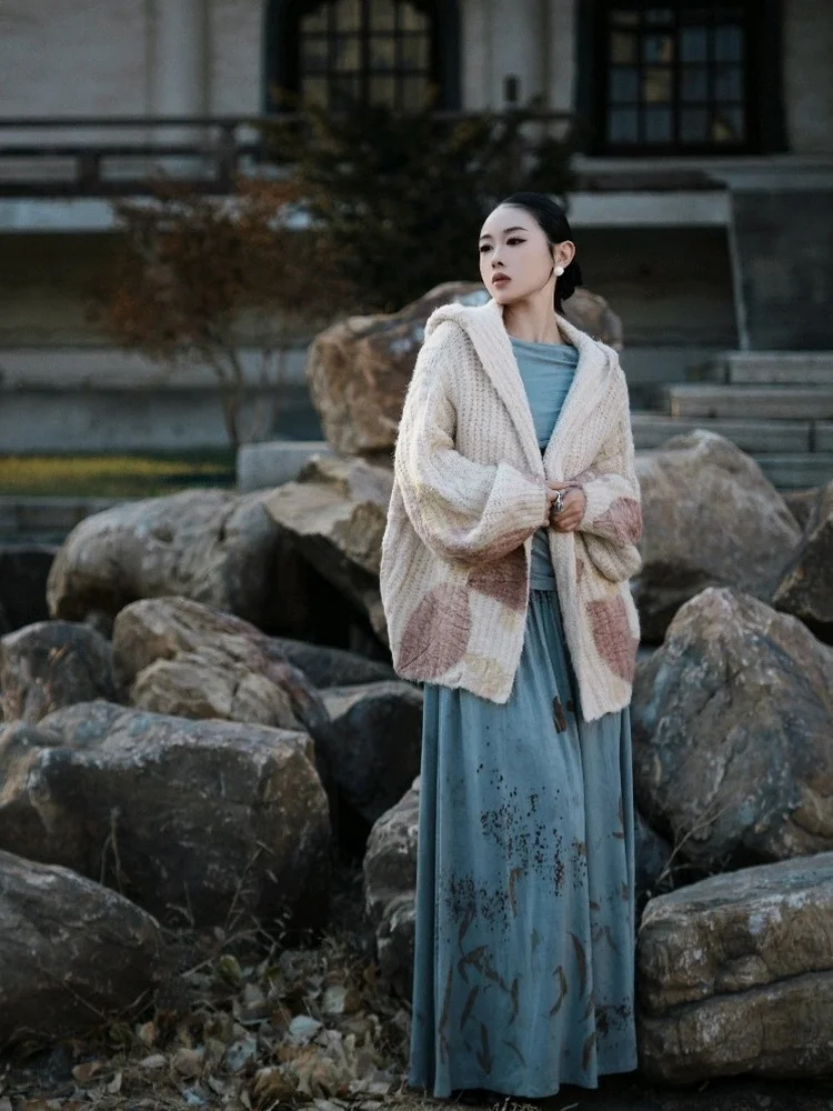 

Original Artistic Hooded Open Cardigan Knitted Woolen Jaet Breathable Thiened Fem Outerwear Suitable for Commuting