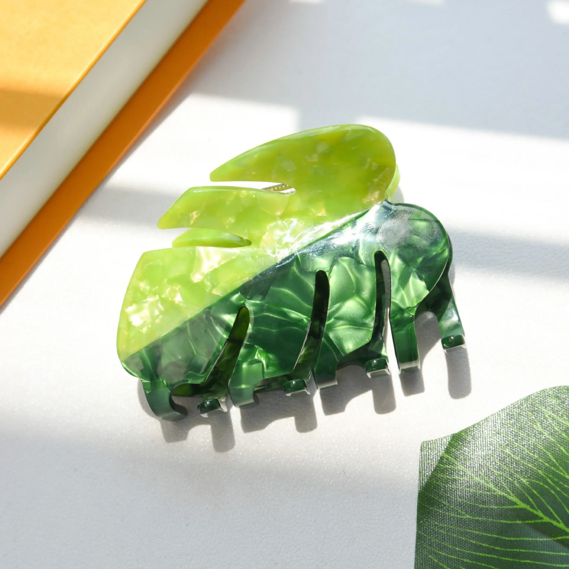 Exquisite Large Leaf Shape Hair Claw Unique Exaggerate Hair Clip 2025 Green Color Hair Accessories Headwear view 4