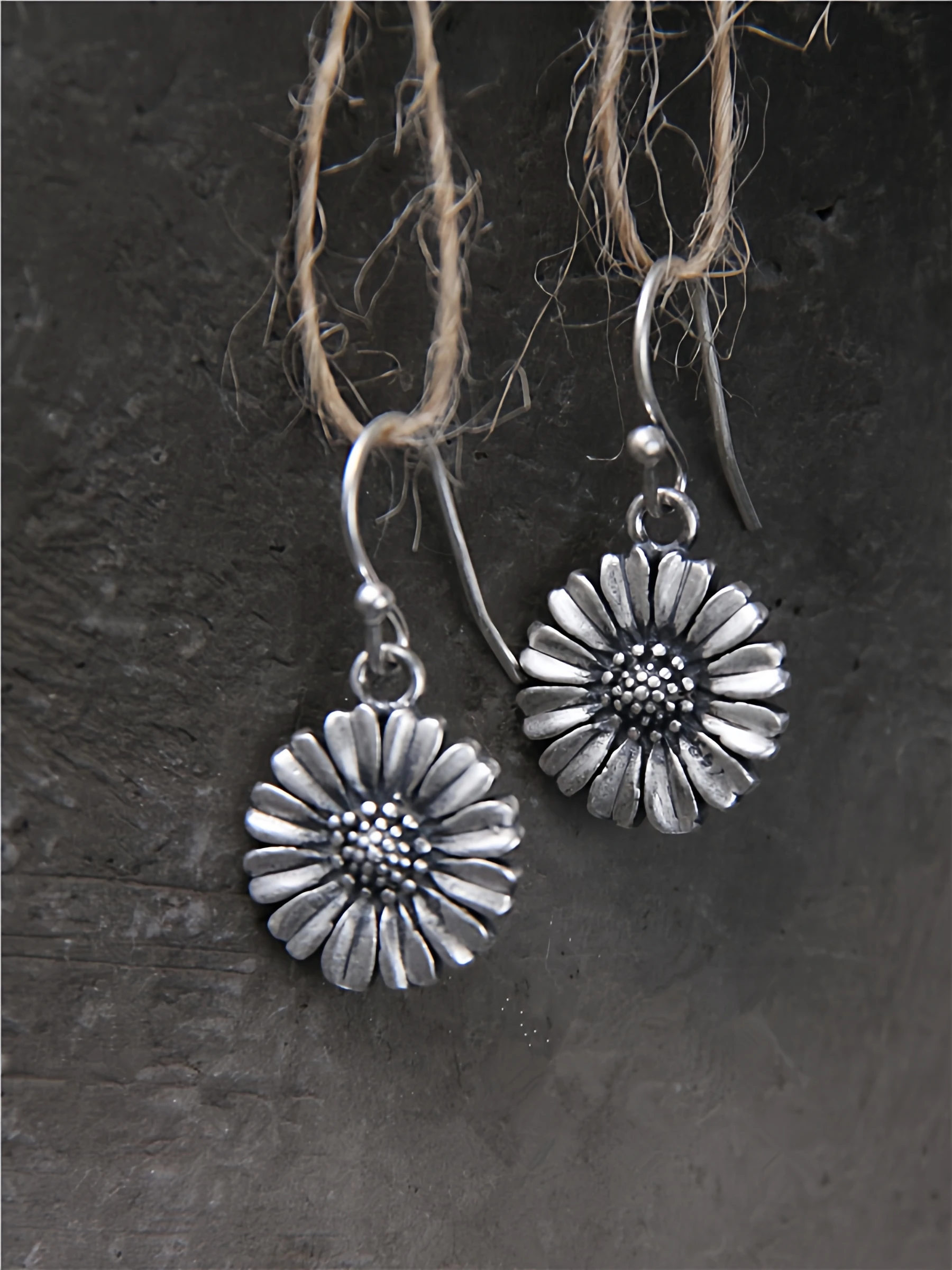 

Retro Sunflower Daisy Plant Floral Thai Silver Earrings Pure Silver S990 Fashionable Jewelry for Women Handmade Non-Tarnish