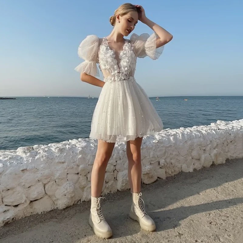 Vestidos de novia de manga corta abullonada, Mini vestidos de novia de compromiso con cuello en V, flores y perlas, hasta la rodilla, espalda abierta, Playa