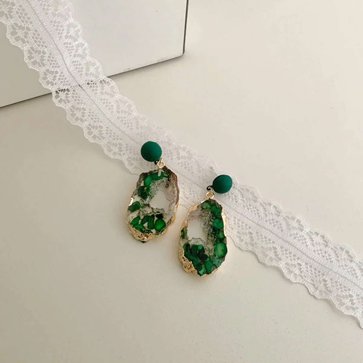 Vintage Emerald Irregular Earrings for Women New in Fashion Personality Drop Earrings Fairycore Luxury Designer Jewelry image 2