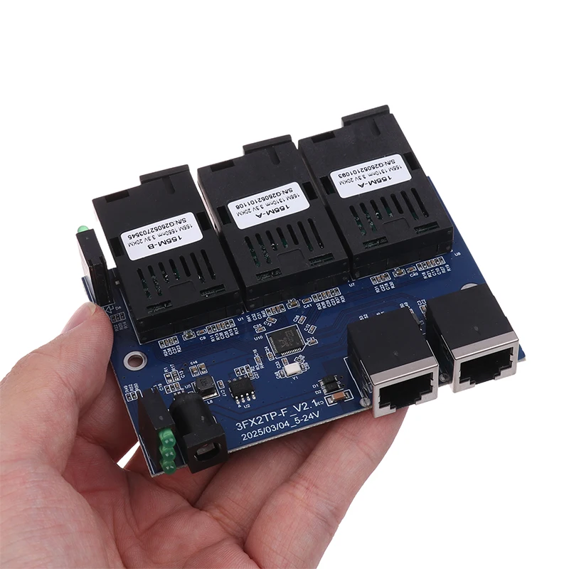 Convertitore switch Ethernet veloce 3F2E Convertitore multimediale in fibra ottica Ethernet da 20 km Modalità singola 2 RJ45 3 porte in fibra SC