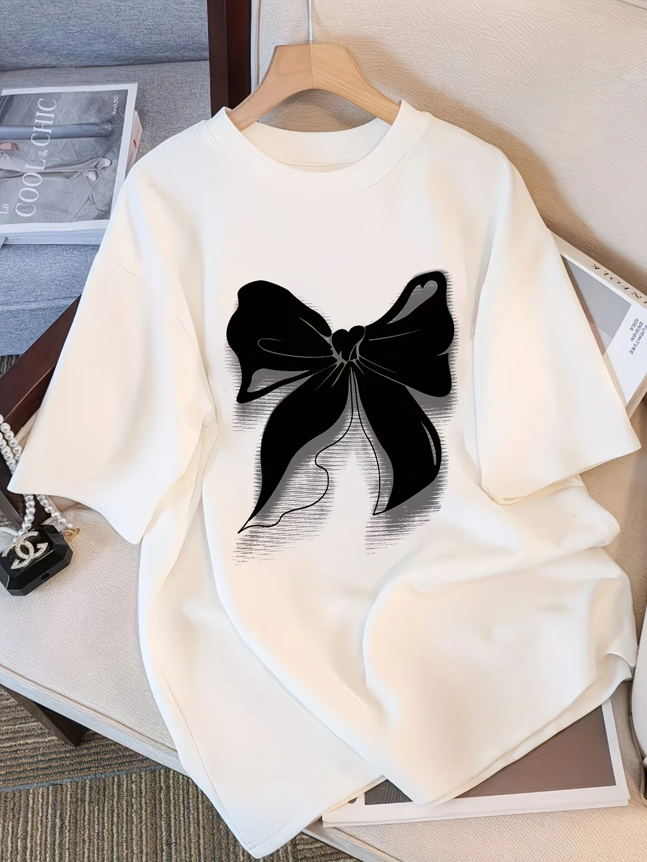 Modern Large Bowtie T Shirt Women Summer Casual Short Sleeve Graphic Tee Trendy Minimalism Style Lady Top Loose Fit Pullover