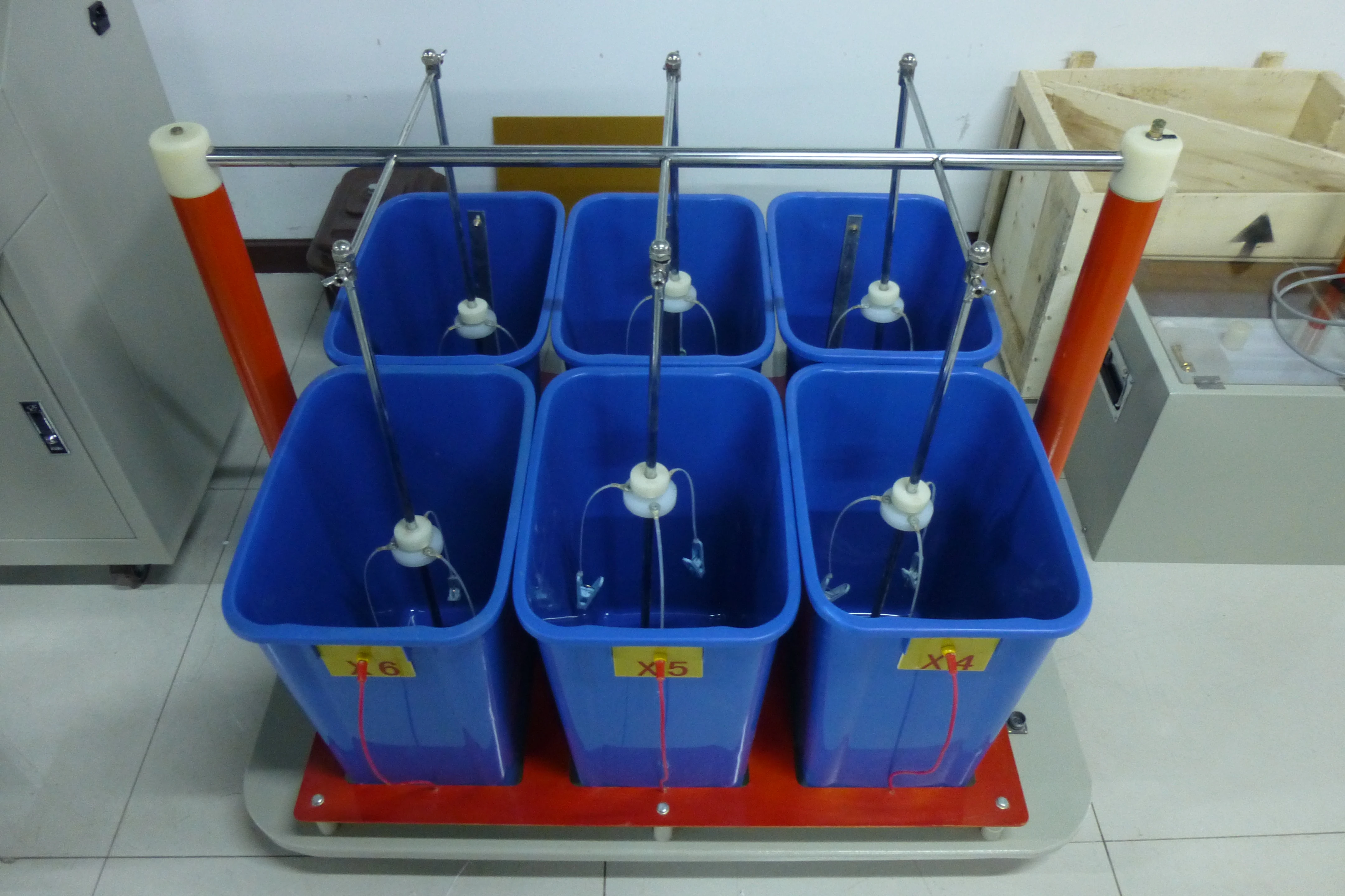 Insulating Gloves and Boots Maker