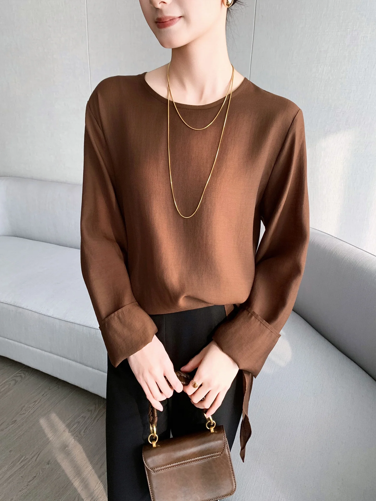 

SUSUS Coffee round Ne Long Sve Silk Tie irt Women's Spring 2026 New Ele Slimming Top Loose Fit Casual Wear