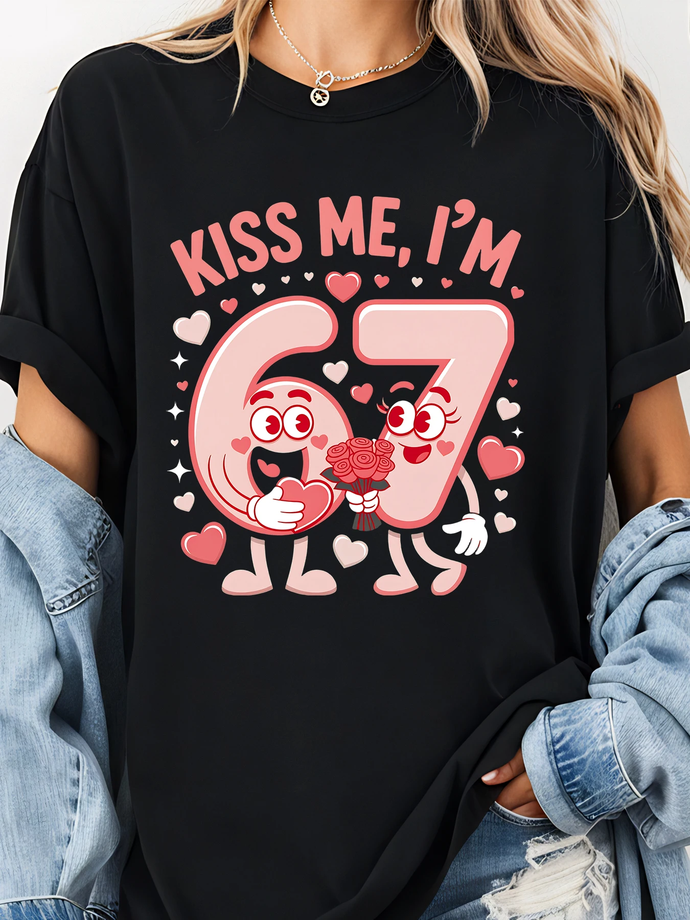 T-shirt con stampa di San Valentino con design carino numero 67 e dettagli a cuore per abbigliamento casual da donna