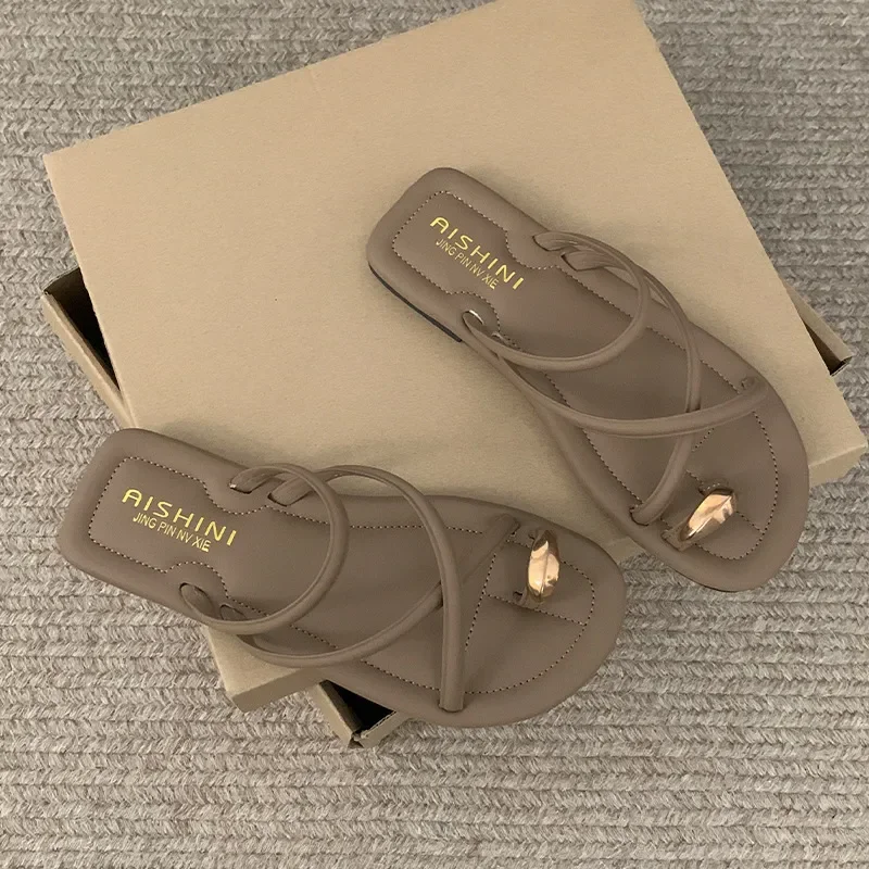 Slipper Women Wear Spring And Summer New Black Chain Fashion Rhomb Soft Bottom Flat Flip-Flop Women 2026s hot