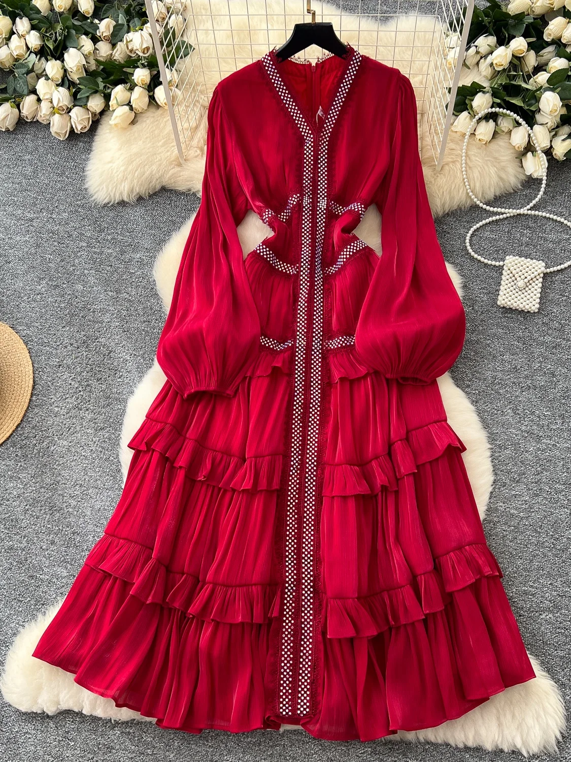 

Элегантное летнее платье с кружевными вставками, приталенное, с высокой талией, рукавами-фонариками и подолом, из корейского полиэстера