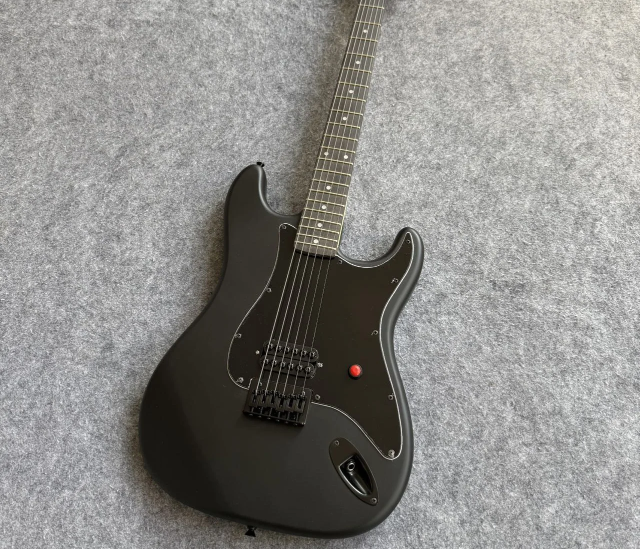 2026 HOT Guitar Matte Black Finish Maple Neck Rosewood Fretboard SH Pickups Single Tremolo Bridge Red Kill Switch Punk Rock Guit